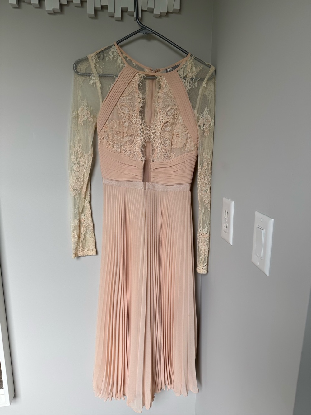 Elegant Lace-Pleat Long Sleeve Midi Dress - Blush